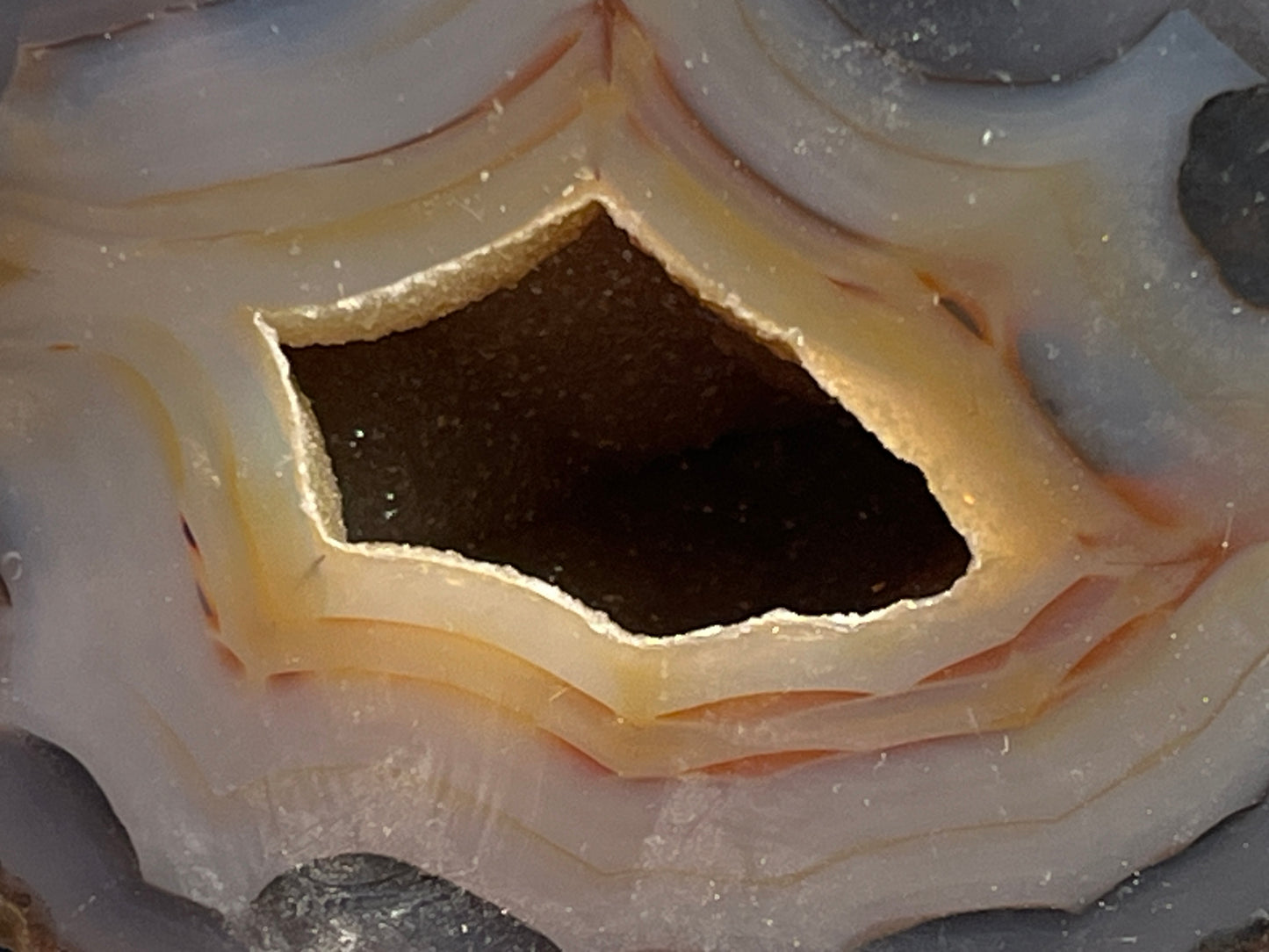 Agate Geode Half 065